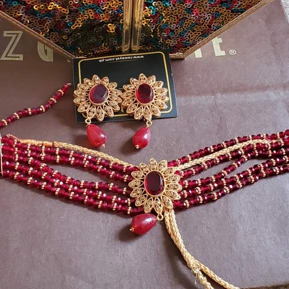 Pakistani crystal choker set - Picture 5 of 6